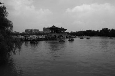 观众在大型多自由度运动平台上观看《大闹天宫》 观众在大型多自由度运动平台上观看《大闹天宫》