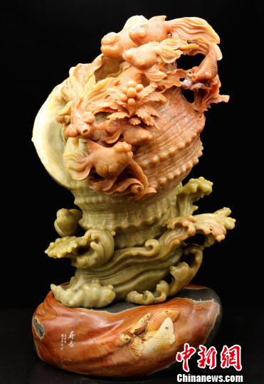 《寻音》 青田石雕局提供 摄 《寻音》 青田石雕局提供 摄