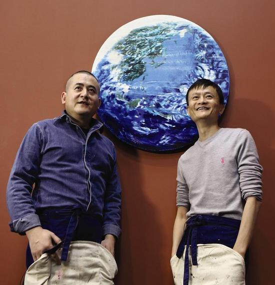 曾梵志(左)、马云(右)