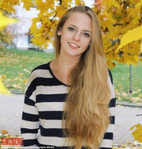 目前她正在马来西亚度假，很多当地男人在她的照片下方求约会。