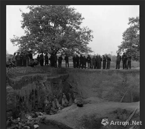1974年3月，秦陵兵马俑重见天日。