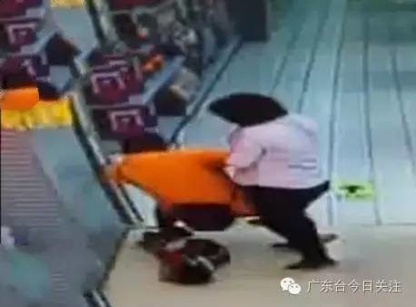 父亲一屁股“坐死”了亲生幼子！只因一个逗孩子玩的动作！