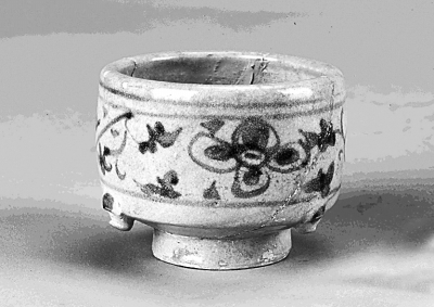 玉溪市博物馆藏玉溪窑青花假三足香炉 玉溪市博物馆藏玉溪窑青花假三足香炉