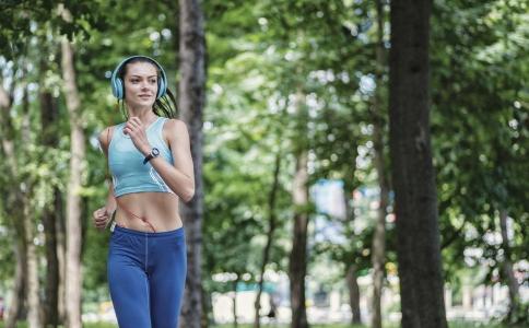 久坐白领该如何减肥 白领减肥最好的方法 白领要如何减肥 久坐白领减肥的方法有哪些 白领怎么减肥效果好