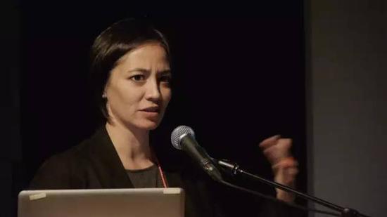 M+博物馆视觉艺术首席策展人姚嘉善（Pauline Yao）称“这批作品将会成为M+长远馆藏计划的基础”，图片来源：Simon Fraser University