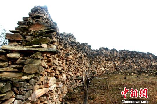 古山寨遗址占地12000平方米 宋俊初 摄 古山寨遗址占地12000平方米 宋俊初 摄