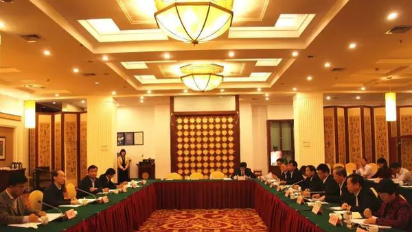 10月15日，“精准立法促进社会文明”座谈会在河南郑州举行