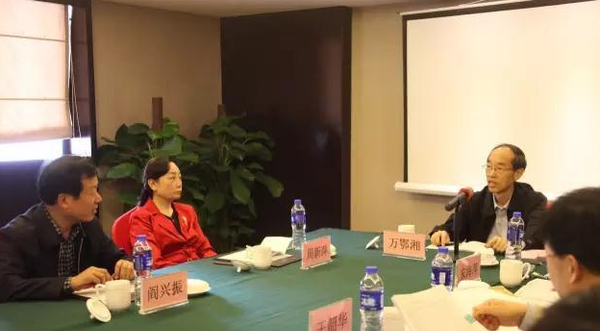 10月16日，民革中央调研组与河南省法院、检察院系统代表座谈。