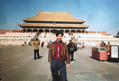 周炳耀年轻时到故宫游览。