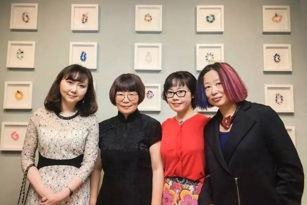 左起：参展艺术家邵亦杨，展览总监董慧萍副教授，学术主持傅怡静博士后与著名艺术家肖鲁女士