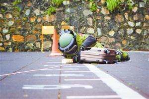 深圳拆弹专家:工作服重80斤 终极目标是失业