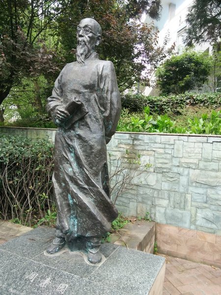 周素园塑像 周素园塑像