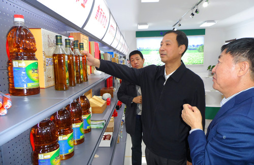 孙尧部长进行实地考察 孙尧部长进行实地考察