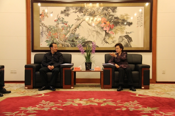 闫小培同酉阳县有关领导同志座谈 闫小培同酉阳县有关领导同志座谈