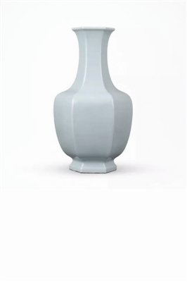 匡时香港2016秋拍拍品: 清乾隆天蓝釉六方瓶,高48厘米