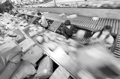 百万画作遭物流公司丢件 百万画作遭物流公司丢件