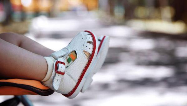 不满判决将女儿扔法院2 不满判决将女儿扔法院2