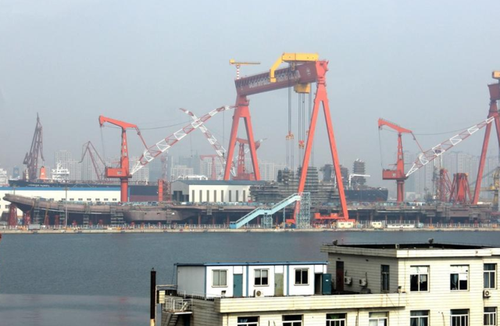 国防部：首艘国产航母主船体合拢成型 正准备舾装