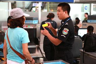 一巴掌将安检员打耳聋 一巴掌将安检员打耳聋