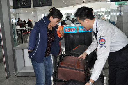 一巴掌将安检员打耳聋2 一巴掌将安检员打耳聋2