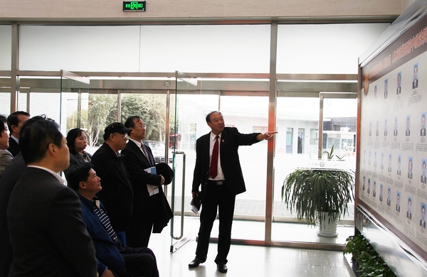 代表委员参观了解北京四中院改革发展成果 代表委员参观了解北京四中院改革发展成果