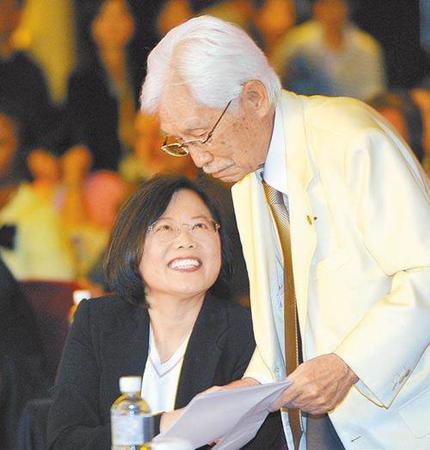 台独老大“欢迎台海战争” 学者:他有钱到时能逃