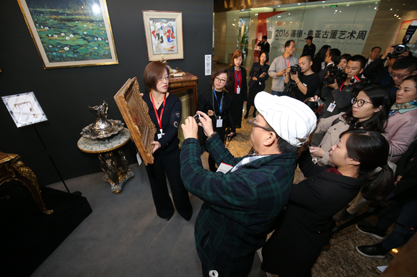 北京古风堂正在展示雷诺阿《浣纱女》 北京古风堂正在展示雷诺阿《浣纱女》