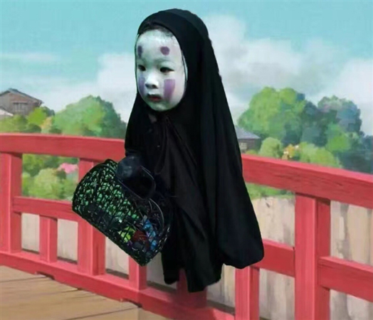 小朋友COS无脸男