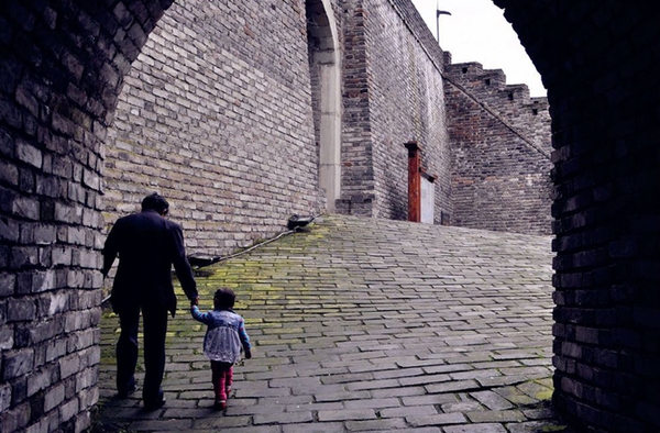 这个群体更多地是被动的漂泊，他们是老漂一族