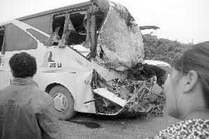 大巴司机打盹10分钟4 大巴司机打盹10分钟4