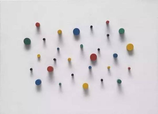 　　  《外墙项目（Project for an Exterior Wall）》，卡洛斯?克鲁兹- 迭兹（Carlos Cruz-Diez），              木板上榫钉和合成漆聚合物，1954-65年