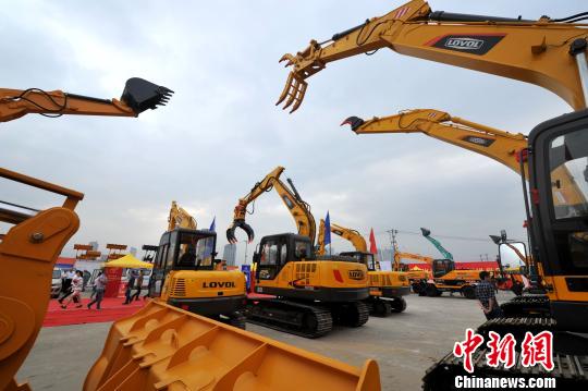 图为参展工程车?！≌沤鸫?摄