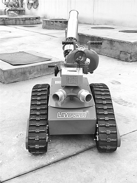 用于消防作业的消防机器人，喷水量是每秒40升