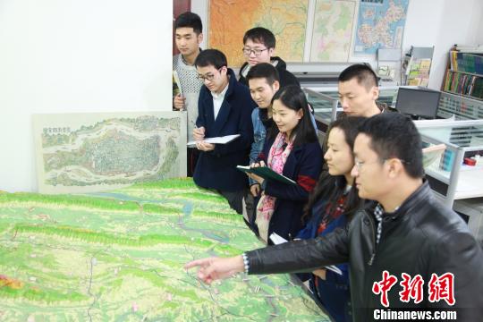 重庆8位年轻人编制便民专题地图坚持3年超150期