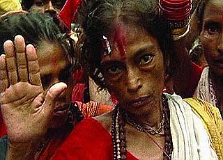 用巫术找手机截女童双臂 用巫术找手机截女童双臂