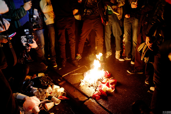 美国民众游行抗议特朗普 美国民众游行抗议特朗普