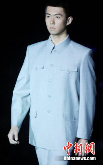 资料图: 中山装 中新社记者 钱兴强 摄 资料图: 中山装 中新社记者 钱兴强 摄