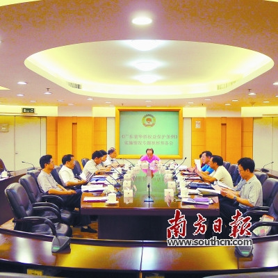 省政协视察团就全省贯彻落实《广东省华侨权益?；ぬ趵非榭稣箍硬?。省政协供图