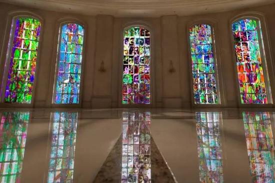 “天堂系列“作品全透膜窗贴展览效果图。图片：致谢震旦美术馆