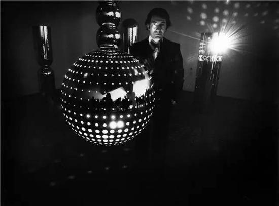 奥托·皮内和他的《光芭蕾》装置作品 图片:安特·格利博达 《Otto Piene》