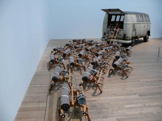 约瑟夫·波依斯装置作品《包裹》