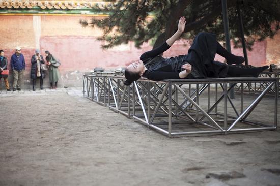 开幕现场侯莹舞团现代舞表演2