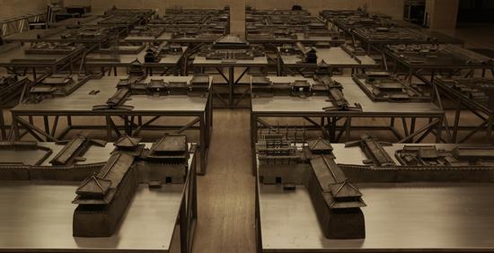 李向群 大紫禁城 Great Forbidden City 白铜 Cupronickel 817.8×662.4×87.5cm(分割前)2012