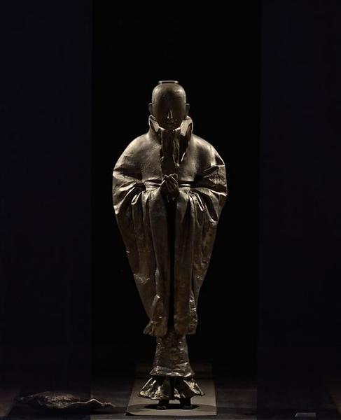 李向群 行者  Spiritual Practitioner白铜 Cupronickel500×200×200cm 2012