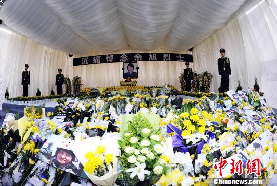 通讯：数万四川民众公祭歼十女飞行员余旭烈士
