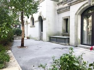 业主私毁小区绿地浇筑水泥:为防蚊虫叮咬