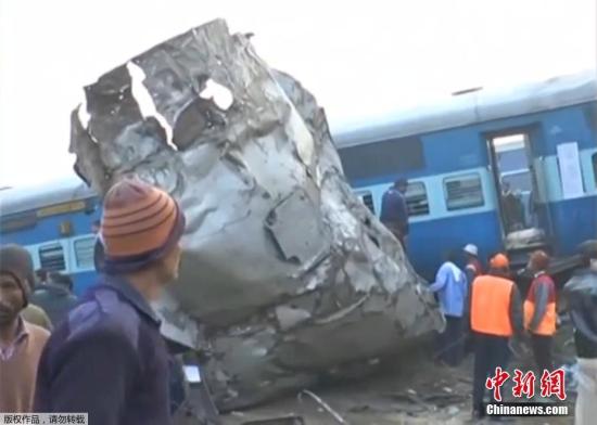 据外媒11月20日报道，印度一列火车在该国北部发生脱轨，目前遇难人数已造成60人死亡，100多人受伤。尚不清楚事故发生的原因。