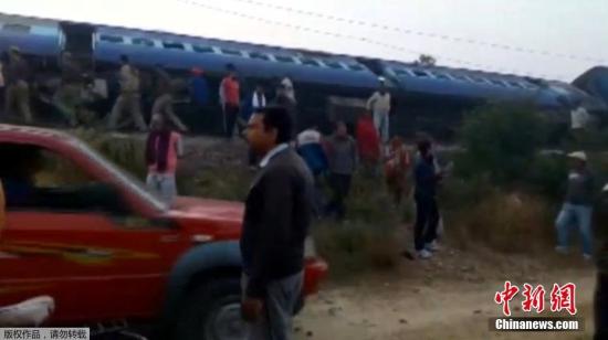 据外媒报道，这列原定从巴特那开往印多尔的特快列车，有14节车厢被波及。