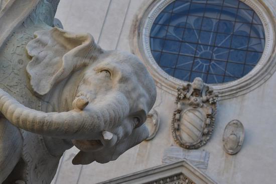 遭到破坏的大象与方尖碑，罗马。