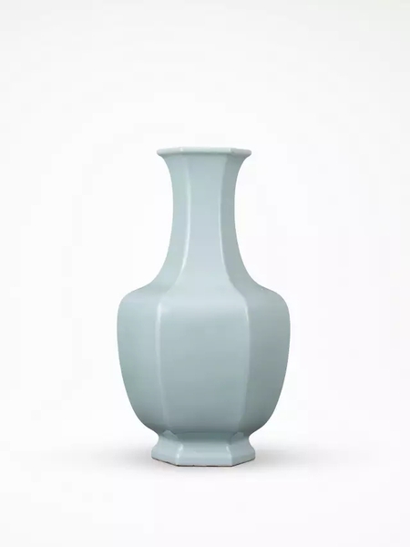 清乾隆 天蓝釉六方瓶 清乾隆 天蓝釉六方瓶